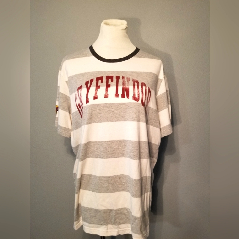 XL Universal Studios Harry Potter Gryffindor White and Grey Striped Tshirt